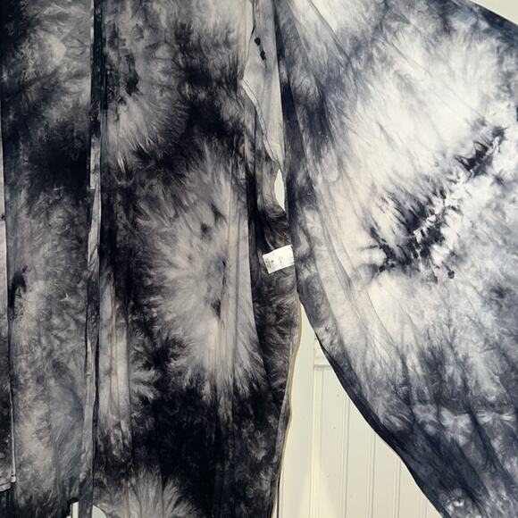 🔥🔥FIRE SALE🔥🔥 EUC coverup set, lined pants and flowy kimono top - Picture 10 of 11